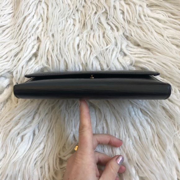 SOLDLOUIS VUITTON Epi Leather International Wallet - Picture 2 of 11